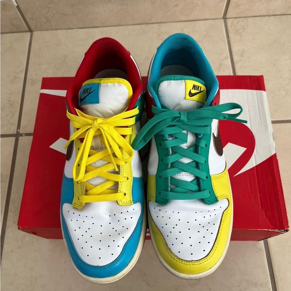 Nike Dunk Low SE in White, Chocolate, and Roma Green - Picture 5 of 9